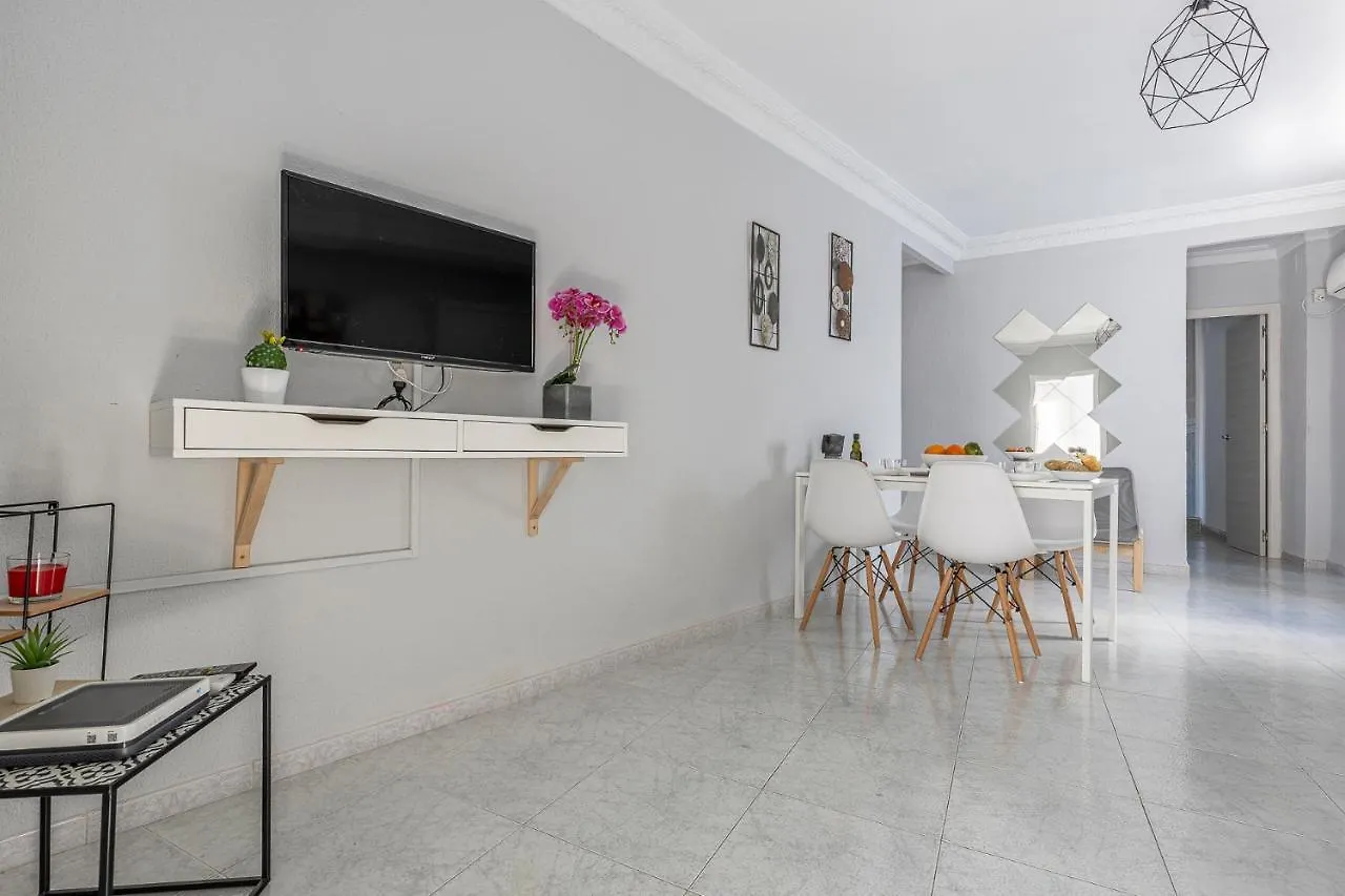 Pureza Dreams De Sevilla Oasis En Triana 0*, 세비야